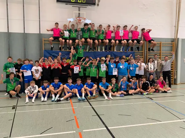 Sieben Mannschaften trafen sich zu den Faustball-Titelkämpfen in Ulrichsberg.  | Foto: Pröll