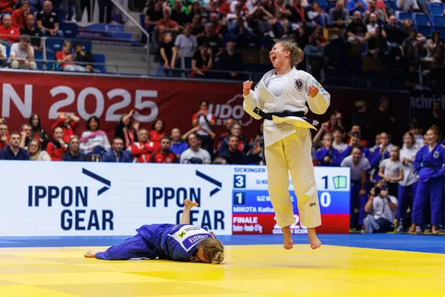 Katharina Mikota (am Boden) verlor ihren Kampf gegen Larissa Sickinger mit Yuko.  | Foto: Judo Austria/Oliver Sellner