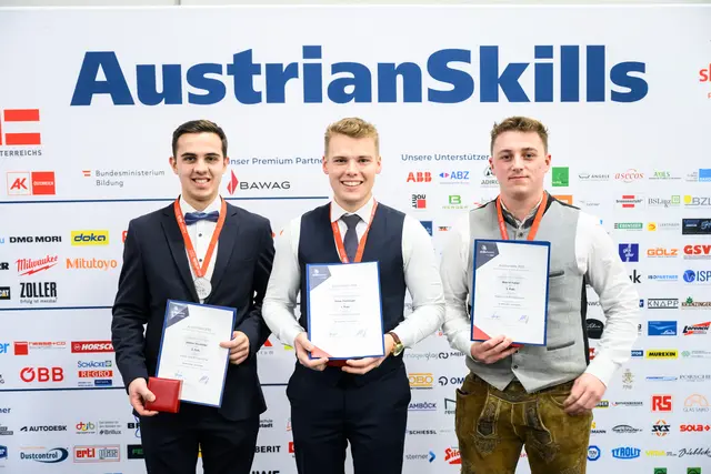 Jonas bei der Siegerehrung – es ist bereits der zweite Staatsmeistertitel für den 21-Jährigen.  | Foto: Austrian Skills