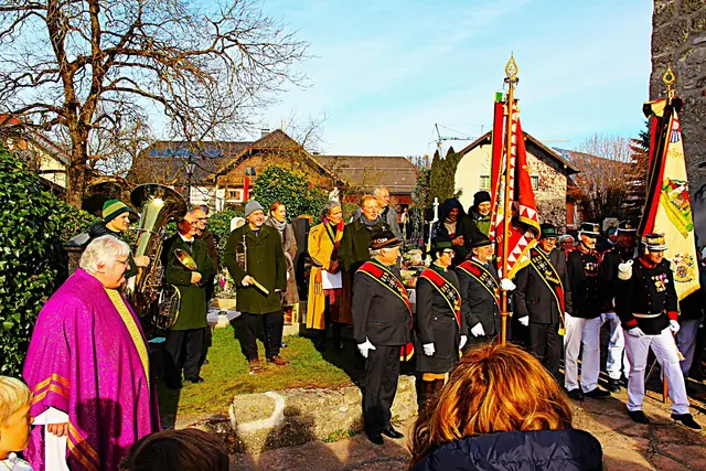 Verabschiedung von Pater Berhard Röck als Anifer Pfarrer durch die TMK - Anif, den Feuerwehren Anif und Niederalm, den historischen Schützenzug Niederalm,und der Kameradschaft Anif-Niederalm-Neu/Anif ....!!