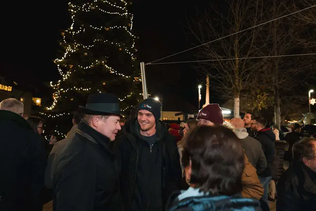 So schön strahlt der Christbaum in Lanzenkirchen. | Foto: diephotoschmiede