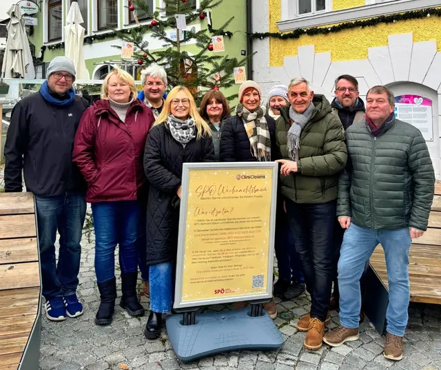 Vertreterinnen und Vertreter der SPÖ Stadt Schärding freuen sich auf den Start der sechsten SPÖ-Weihnachtsbaum-Aktion zugunsten der CliniClowns Oberösterreich. | Foto: SPÖ