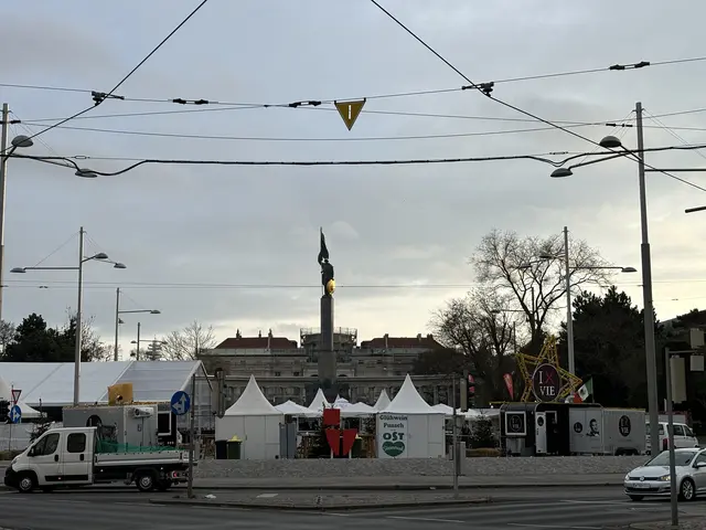 Der Schwarzenbergplatz behaust bis 31. Dezember wieder diverse Weihnachtsstandln – aber Weihnachten wird hier kleingeschrieben. | Foto: Luca Arztmann/MeinBezirk