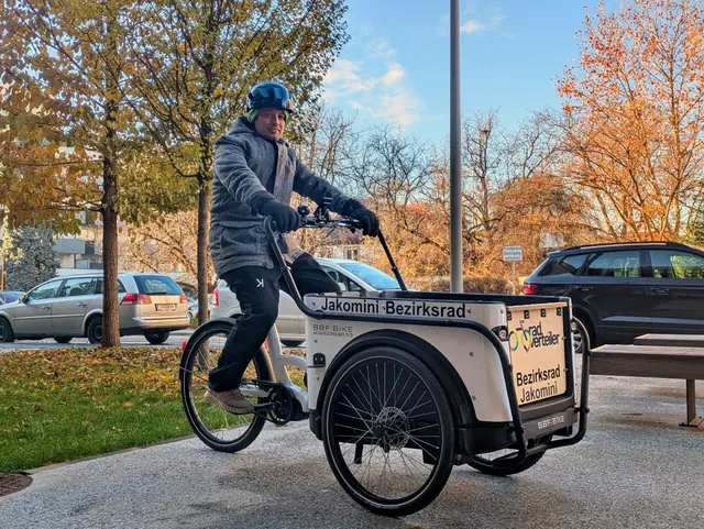 Valentin Gritsch testete das neue Lastenrad in Jakomini bereits.  | Foto: Grüne Graz