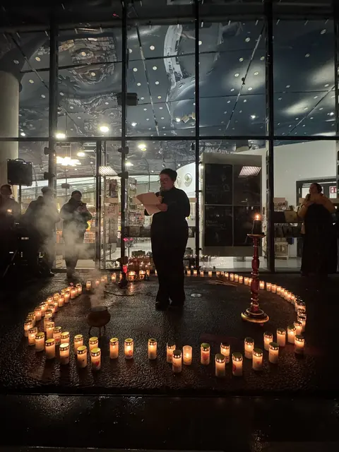 Beim Kunsthaus Graz wurde Ende November den Femizidopfern gedacht.  | Foto: Frauenservice Graz