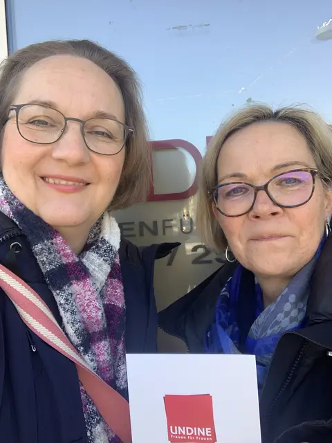 GRIn Sabine Macha mit Undine Geschäftsführerin Bettina Kern. | Foto: Sabine Macha November 2025