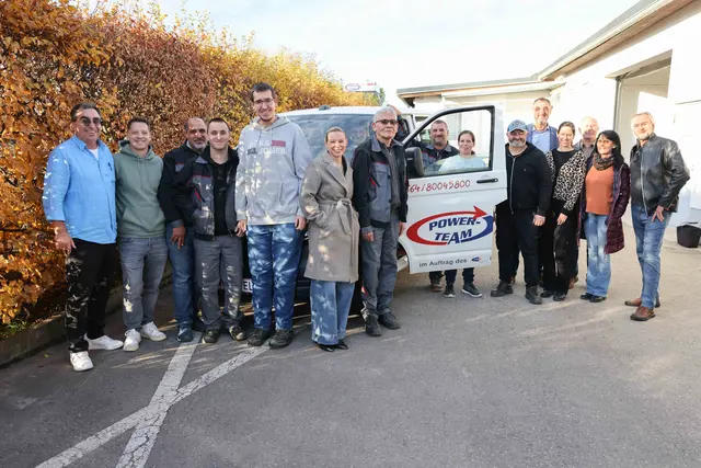 AK-Präsident Gerhard Michalitsch mit dem Team von Powerteam. | Foto: AK Burgenland