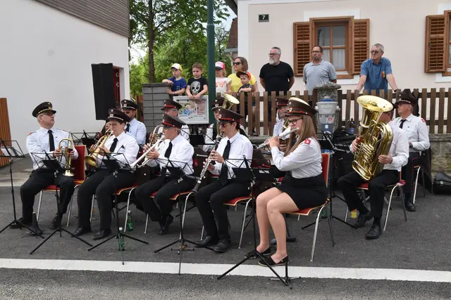 Die Feuerwehrmusik Rotenturm begleitete den Festakt musikalisch. | Foto: MeinBezirk/Michael Strini