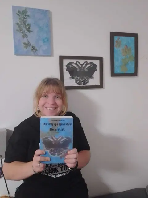 Die Tullner Autorin veröffentliche ihren Debütroman. | Foto: Carina Kückelhaus