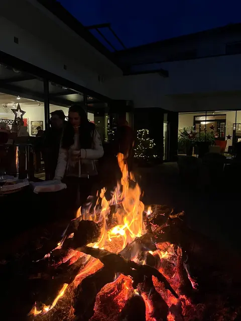 Lagerfeuer sorgt für gemütlichen Ausklang