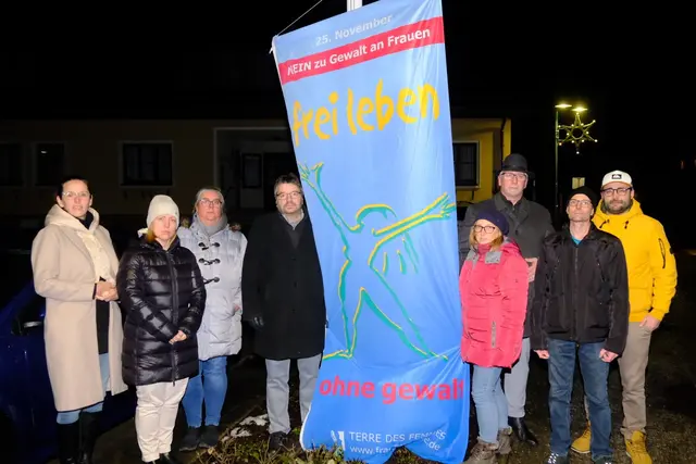 Hospiz Lilienfeld Koordinatorin: Marina Schmidt- Schmidberger, Vizebürgermeisterin Birgit Hobl, Werkstattleiterin Carla (Caritas St. Pölten) Claudia Buchner, Kommerzialrat Christian Klug, SPÖ Obfrau und GR Helga Wallner, Bgm. Günter Buchner, GR Wolfgang Herz, Gr Ercan Gürbüz | Foto: Gemeinde Eschenau