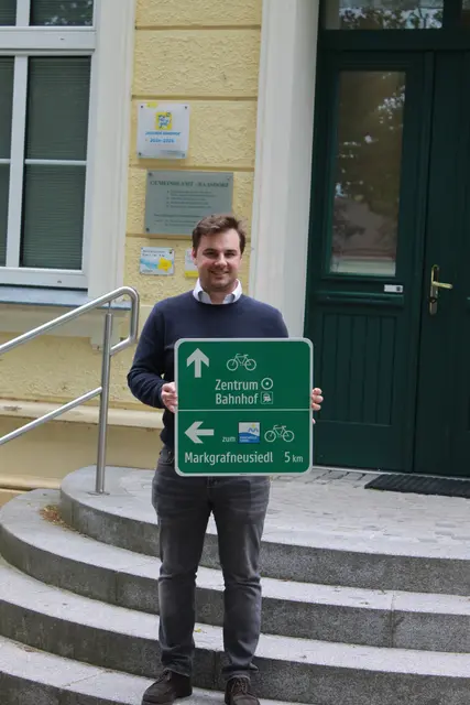 Die Radwegverbindungen im Ortszentrum erhielten eine einheitliche Beschilderung. | Foto: Raasdorf