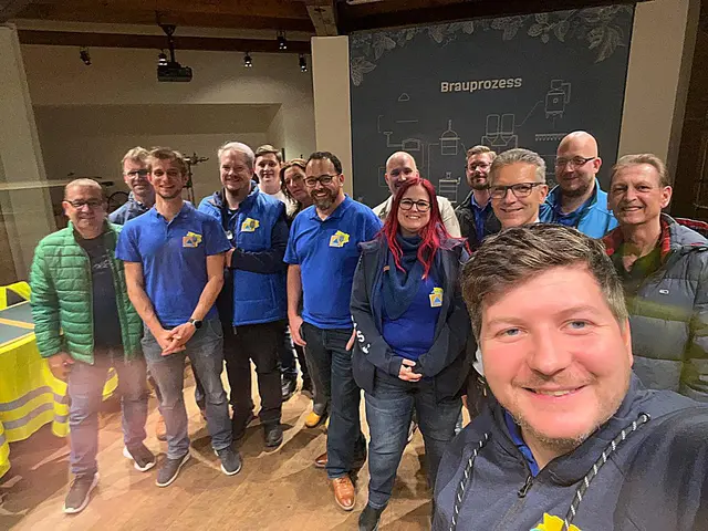 Bezirkstagung des Zivilschutzverbands in der Bruaerei Wieselburg: Paul Neuhauser, Alfred Hochholzer, Andreas Schagerl, Roland Hofbauer, Samuel Kurz, Silke Wurzenberger, Patrick Moser-Mangeng, Harald Gindl, Renée Hofbauer, Patrick Sandhofer, Braumeister Christian Huber, Georg Leichtfried, Friedrich Buxhofer und Gerald Prinz | Foto: NÖ Zivilschutzverband Bezirksleitung Scheibbs