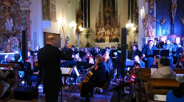 Mit dem Adventkonzert wurden auch 140 Jahre Musikschule Bad Radkersburg gefeiert. | Foto: D. Šegula
