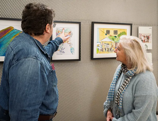 Im Vorraum des Bürgermeisteramts im Schloss Mirabell präsentieren ab dritten Dezember drei Künstlerinnen und Künstler mit Behinderungen ihre Werke. Die Ausstellung soll so neue Räume für Begegnung und Sichtbarkeit eröffnen.  | Foto: Stadt Salzburg/Alexander Killer