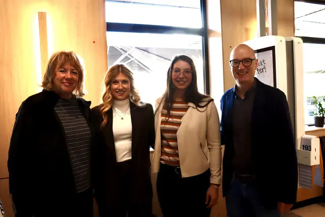 Eröffnung nach dem Umbau der McDonald’s-Filiale in Rum: Architektin Brigitte Walther mit Sarah Nips, Lisa Rangger und Robert Zens (OBERHAUSER &amp; CO Insuranceagents) | Foto: Kendlbacher