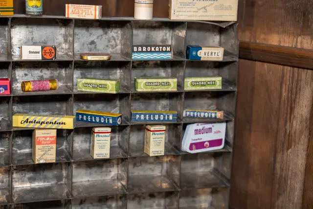 Preludin – blau-gelbe Verpackung mit weißer Schrift – war in den 60er-Jahren ein prominentes Aufputschmittel. Bekannte Konsumenten waren zum Beispiel The Beatles. | Foto: Valentina Marinelić/MeinBezirk