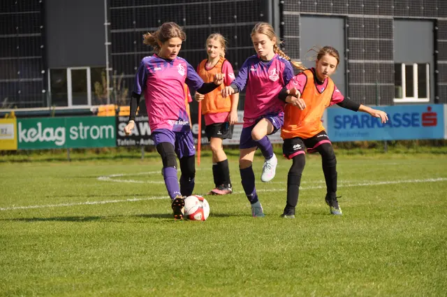 Die jungen Fußballerinnen zeigen ihr Können. | Foto: GSC Liebenfels