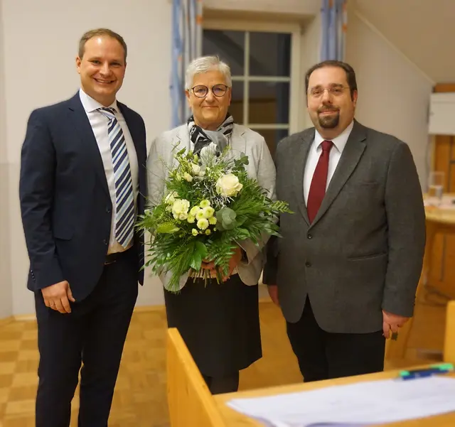 V.l.: Angelobung von Bürgermeister Gerald Nußbichler (ÖVP) und Vizebürgermeisterin Elisabeth Söllner (ÖVP) durch Bezirkshauptmann-Stellvertreter Stefan Göttfert. | Foto: Gemeinde St. Georgen