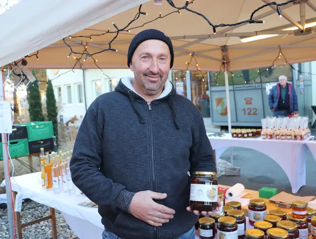 Für Qualitätshonig braucht es Erfahrung und Liebe zur Imkerei. Christian Reicht zählt mit sechs goldenen Auszeichnungen zu den besten. | Foto: Edith Ertl