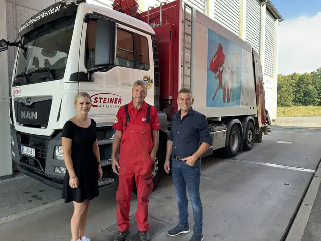 Franz Kammerhuber mit Firmencef Wolfgang Steiner und Katharina Steiner (re.)  | Foto: Steiner
