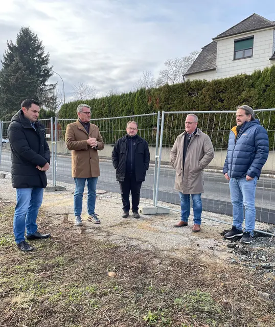 Der Spatenstich für das neue Wohnprojekt der Oberwarter Siedlungsgenossenschaft in Oberdorf ist erfolgt: Bürgermeister Roman Dietrich, OSG-Obmann Alfred Kollar, Vizebürgermeister Günter Halper, René Pal, Mario Schiller | Foto: OSG