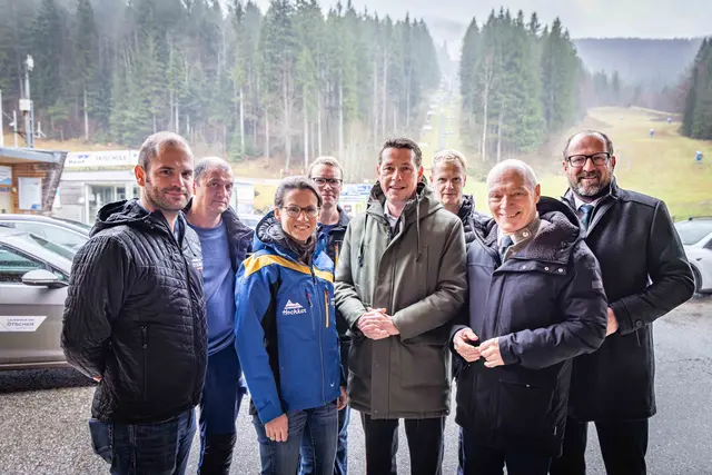 Marco Schaffer, Reinhard Wagner, Veronika Nutz, Leopold Gramer, Kurt Hackl, Markus Redl, Helmut Miernicki und Bernhard Ebner in Lackenhof | Foto: Brunner