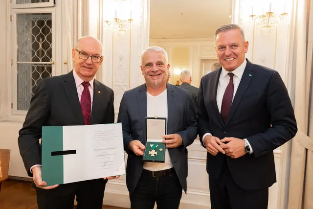 Reinhard Josef Pöllabauer aus Birkfeld vom FC Oberes Feistritztal freute sich über eine Auszeichnung in Gold.  | Foto: Land Steiermark/Robert Binder