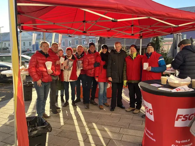 Das FSG-Team rund um AK-Präsident Josef Pesserl  | Foto: FSG Südoststeiermark