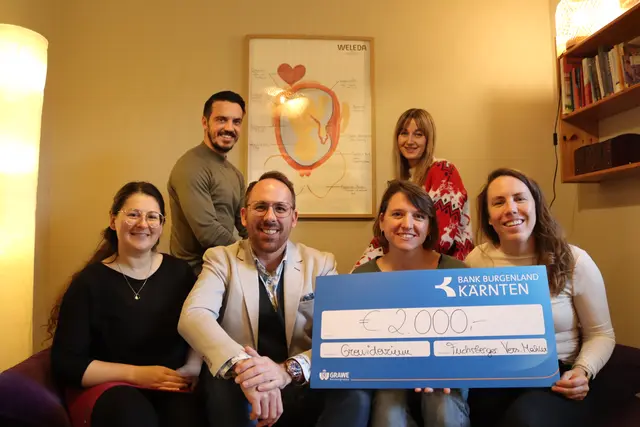 Manuel Fuchsberger spendete mit seinem Team 2000 Euro an das Gravidarium. | Foto: MeinBezirk.at