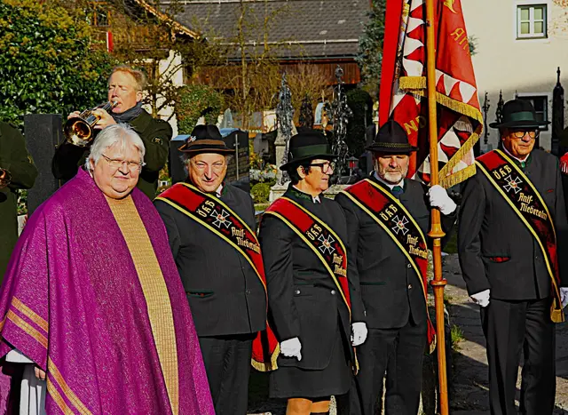 Verabschiedung von Pater Berhard Röck als Anifer Pfarrer durch die TMK - Anif, den Feuerwehren Anif und Niederalm, den historischen Schützenzug Niederalm,und der Kameradschaft Anif-Niederalm-Neu/Anif ....!!