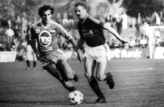 Sponsor Ringschuh prägte die Rotjacken in den 80er-Jahren. | Foto: R. Ettl/APA-Archiv/picturedesk.com