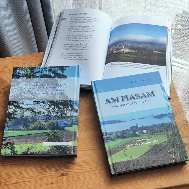 So sieht das erste Buch von Herbert Wartner aus. Es heißt: "Am Fiasam".  | Foto: Wartner