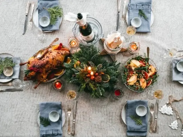 Das Weihnachtsfest bringt mit Abstand den meisten Müll des Jahres – deshalb ist richtiges Trennen umso wichtiger. | Foto: Abfallverband