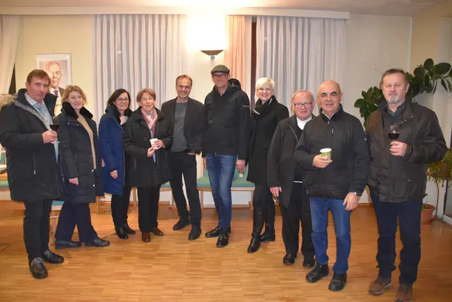 Nach der Entzündung der ersten Kerze gab es eine Agape im Gemeindeamt. | Foto: MeinBezirk/Michael Strini
