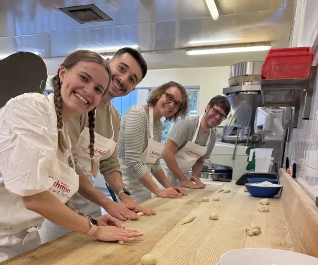 Der Spaßfaktor sollte in der Backstube nicht zu kurz kommen.  | Foto: Berghofer 