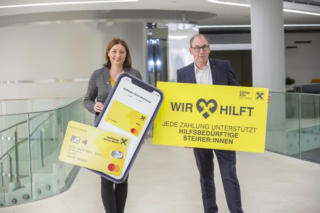 Caritas-Direktorin Nora Tödtling-Musenbichler und Martin Schaller, Generaldirektor der Raiffeisen-Landesbank Steiermark, wollen bis 24. Dezember die Eine-Million-Euro-Marke überschreiten.  | Foto: RLB Steiermark