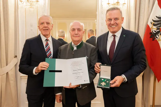 Bernhard Hottowy vom Steiermärkischen Schützenbund freute sich über ein Landessportehrenzeichen in Gold. | Foto: Land Steiermark/Robert Binder