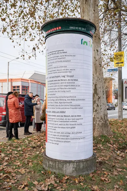 Auf vier Litfaßsäulen im Stadtgebiet wurde das "Gewaltbarometer" installiert. | Foto: Stadt Salzburg/Alexander Killer