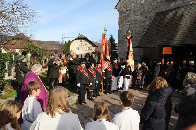 Verabschiedung von Pater Berhard Röck als Anifer Pfarrer durch die TMK - Anif, den Feuerwehren Anif und Niederalm, den historischen Schützenzug Niederalm,und der Kameradschaft Anif-Niederalm-Neu/Anif ....!!