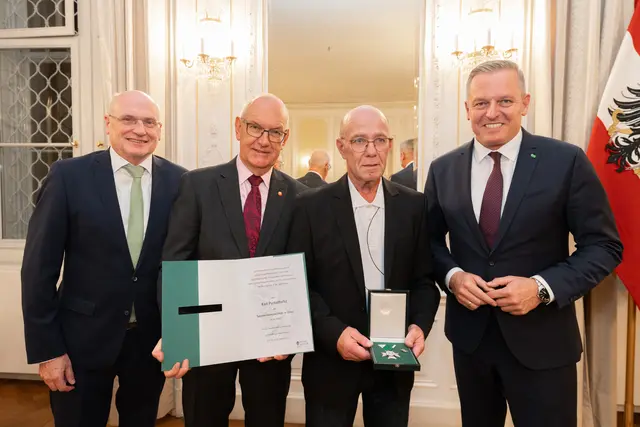 Ein Landessportehrenzeichen in Silber ging an Karl Gerhard Purkathofer. | Foto: Land Steiermark/Robert Binder