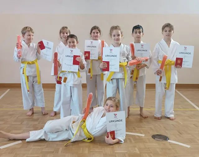 Nicht weniger aufgedreht waren die Breitensportlerinnen und -sportler des Vereins, die sich am Wochenende den Gürtelprüfungen stellten.  | Foto: Frieways Karate Klub