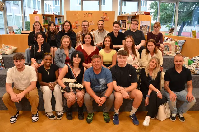 Angehende Absolventen mit ihrem Studienkoordinator | Foto: Abendgymnasium Klagenfurt