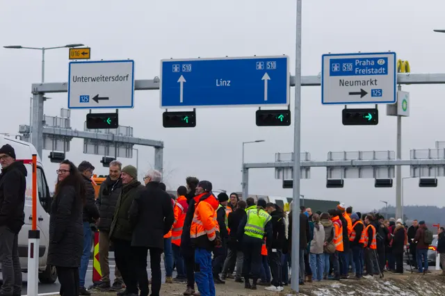 Die neue Ampelkreuzung in Unterweitersdorf, wenige Augenblicke nach der offiziellen Aktivierung. | Foto: MeinBezirk