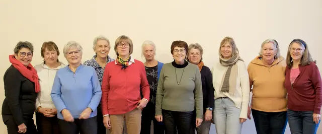 Die aktuelle Schreibgruppe mit Erwachsenenbildnerin Brigitte Höck (5.v.r.). 	 | Foto: Matthias Höck