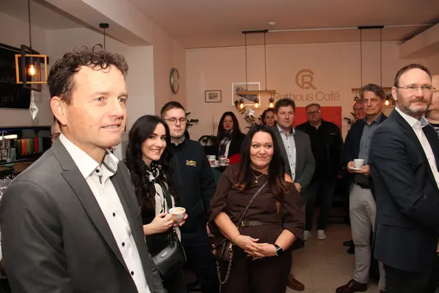 Mehreren politische Vertreter und Banken schauten beim Rathaus-Café vorbei. | Foto: Cescutti