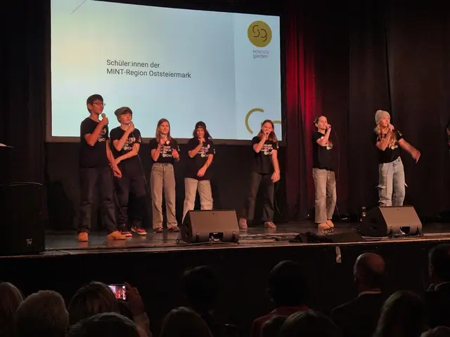 Bei der Verleihungsfeier gab es mehrere humorvolle Beiträge. | Foto: Gößler