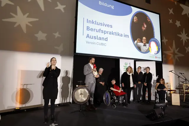 Der Verein CUBIC durfte sich bei der Verleihung in Wien über den ersten Platz in der Kategorie Bildung freuen. | Foto: Österreichische Lotterien