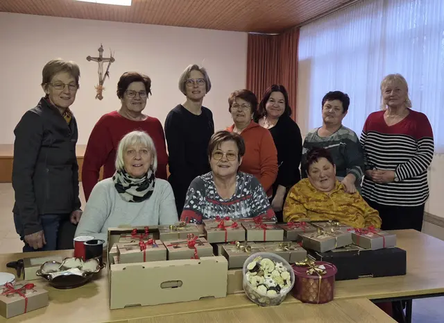 Sitzend: Maria Sigmund, Eva Schrattenholzer, Christa Higer
Stehend: Manuela Kerndler, Margarete Schabasser, Christiana Burger, Stephanie Rennhofer, Edith Krumböck, Eva Dorninger, Helene Kleebinder | Foto: Pfarre Wölbling