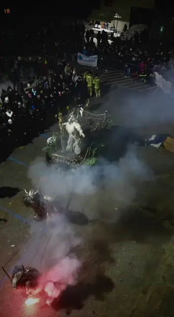 Hunderte Besucher verfolgten das außergewöhnliche Jubiläumsspektakel in Tulfes. | Foto: Tulfer Höllenbruat